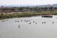Đua thuyền độc mộc trên sông Đăk Bla đầu xuân Đinh Dậu