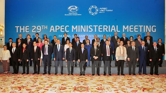 Phó thủ tướng, Bộ trưởng Ngoại giao Phạm Bình Minh cùng các đại biểu tham dự hội nghị AMM 29 chụp ảnh chung. Ảnh minh họa: TTXVN.