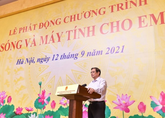 Thủ tướng Phạm Minh Chính kêu gọi chung tay, góp sức hỗ trợ “sóng và máy tính” cho hàng triệu học sinh, sinh viên. Ảnh VGP/Nhật Bắc