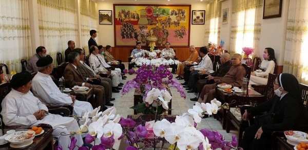 Đoàn đại biểu Nhân dân tỉnh Kon Tum đến thăm UBND tỉnh nhân Tết Nguyên đán Tân Sửu 2021