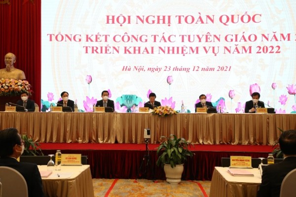 Các đồng chí chủ trì tại Hội nghị toàn quốc tổng kết công tác Tuyên giáo năm 2021, phương hướng, nhiệm vụ năm 2022 tại điểm cầu Hà Nội.