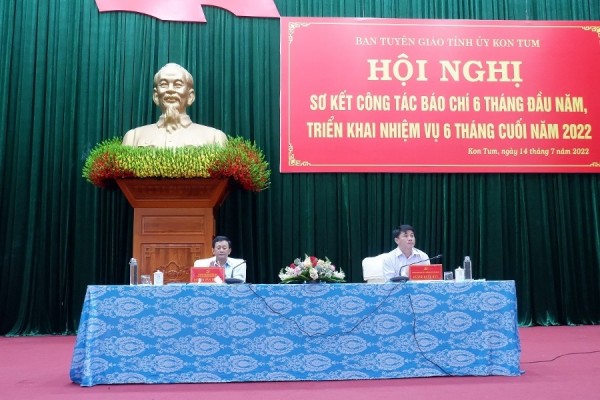 Đồng chí Dương Văn Trang và đồng chí Huỳnh Quốc Huy chủ trì Hội nghị
