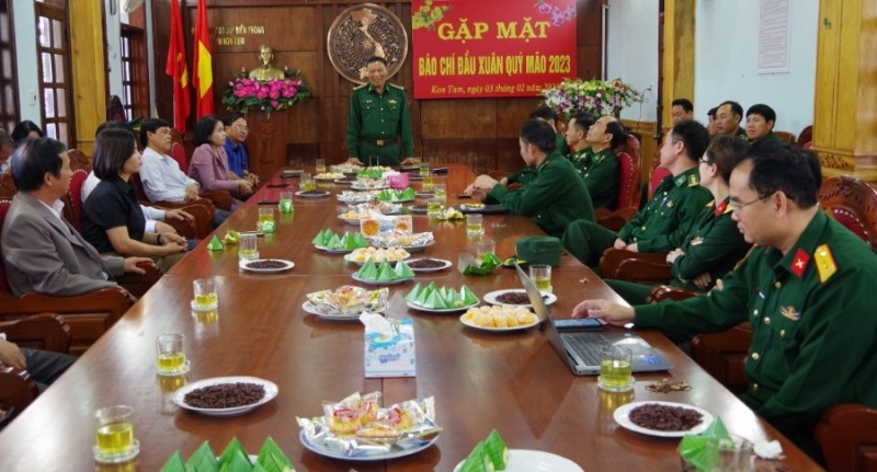 Đại tá Lê Minh Chính, Bí thư Đảng uỷ, Chính uỷ BĐBP tỉnh phát biểu tại Buổi gặp mặt