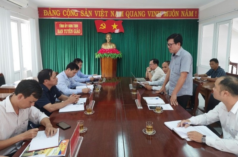 Đồng chí Phan Công Khanh - Giám đốc Học viện Chính trị khu vực IV phát biểu tại buổi làm việc