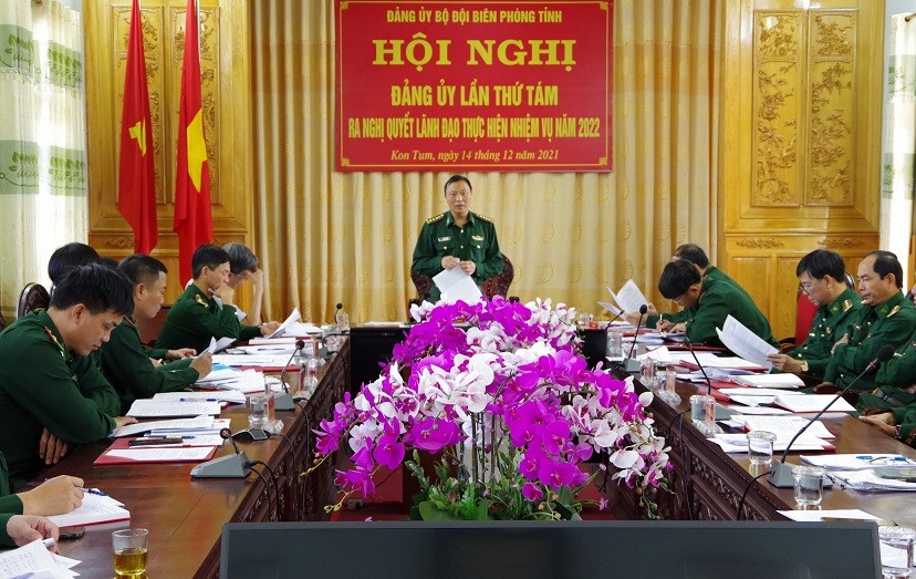 Đại tá Lê Minh Chính, Bí thư Đảng ủy, Chính ủy BĐBP tỉnh phát biểu tại hội nghị.