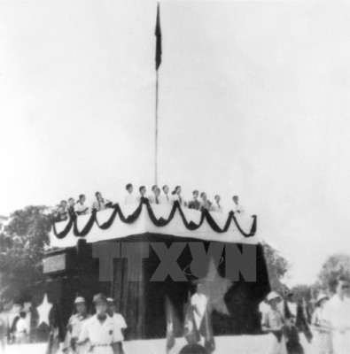 Ngày 2-9-1945, tại Quảng trường Ba Đình, Chủ tịch Hồ Chí Minh đọc Tuyên ngôn Độc lập, khai sinh ra nước Việt Nam Dân chủ Cộng hòa. Ảnh: TTXVN.