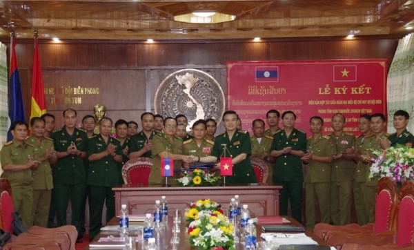 Ký kết biên bản phối hợp giữa Bộ đội Biên phòng Kon Tum-Việt Nam với Công an tỉnh Attapư và Sê Kông-Lào