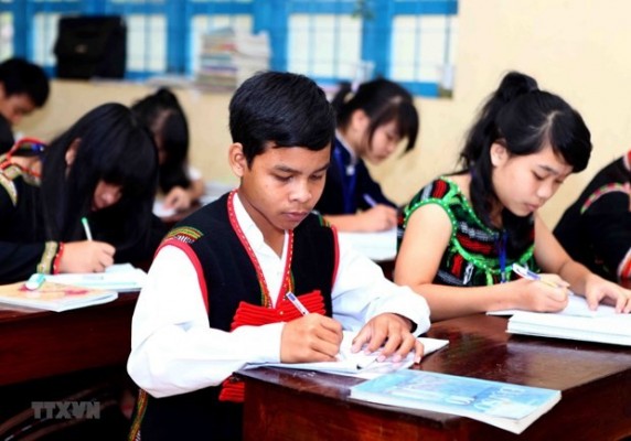 Một giờ học của học sinh trường THPT Dân tộc nội trú Nơ Trang Lơng, Đắk Lắk. (Ảnh: Quý Trung/TTXVN)