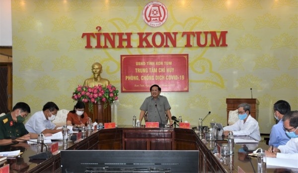 Đồng chí Chủ tịch UBND tỉnh Lê Ngọc Tuấn chủ trì cuộc họp. Ảnh: VP