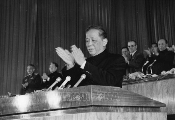 Đồng chí Lê Duẩn đọc Báo cáo chính trị tại Đại hội Đảng toàn quốc lần thứ IV, tổ chức tại Hà Nội từ 14 - 20/12/1976. Ảnh: Tư liệu TTXVN