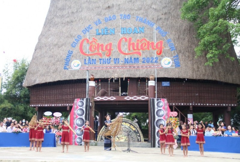 Thành phố Kon Tum tổ chức Liên hoan Cồng chiêng trong học sinh. (ảnh: baokontum.com.vn)