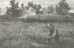 Trực thăng của quân đội Mỹ bị bắn rơi trong trận Ấp Bắc. Ảnh tư liệu/qdnd.vn