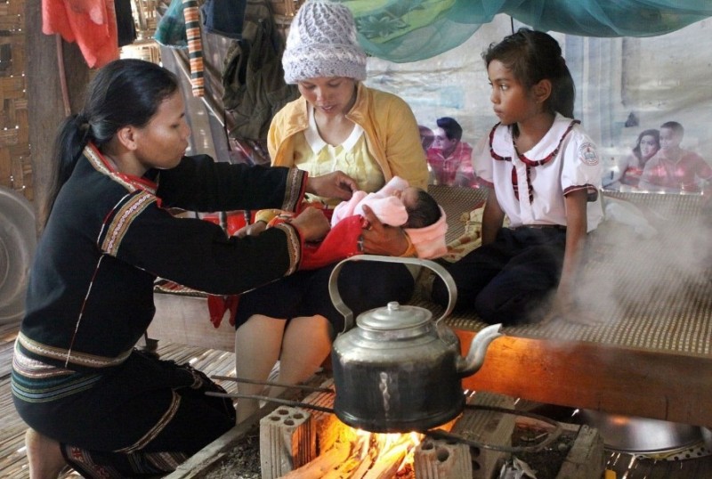 Chăm sóc sức khỏe cho bà mẹ và trẻ em đồng bào dân tộc thiểu số tại tỉnh Đắk Lắk_Ảnh: TTXVN