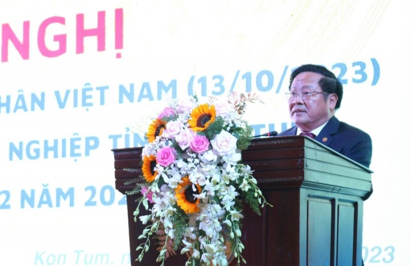 Chủ tịch UBND tỉnh Lê Ngọc Tuấn phát biểu tại Hội nghị Kỷ niệm Ngày Doanh nhân Việt Nam (13/10) và đối thoại doanh nghiệp tỉnh lần thứ 2 năm 2023 do UBND tỉnh tổ chức. (ảnh: kontum.gov.vn)
