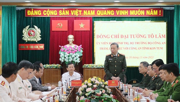 Bộ trưởng Bộ Công an Tô Lâm phát biểu tại buổi làm việc với Công an tỉnh Kon Tum (ảnh: kontum.gov.vn)