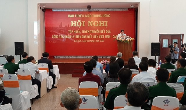 Đ/c Bùi Trường Giang, Phó trưởng ban, Ban Tuyên giáo Trung ương phát biểu khai mạc HN.
