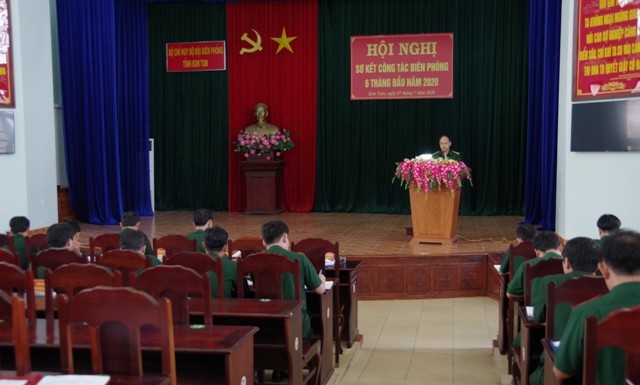 Đại tá Dương Thế Võ, Chỉ Huy trưởng BĐBP tỉnh phát biểu tại hội nghị