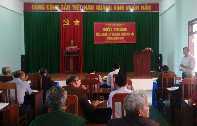Đồng chí Nguyễn Quang Thủy – Phó Ban Tuyên giáo Tỉnh ủy phát biểu tại Hội thảo
