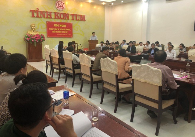 Đồng chí Huỳnh Quốc Huy, Ủy viên Ban Thường vụ, Trưởng Ban Tuyên giáo Tỉnh ủy phát biểu tại hội nghị