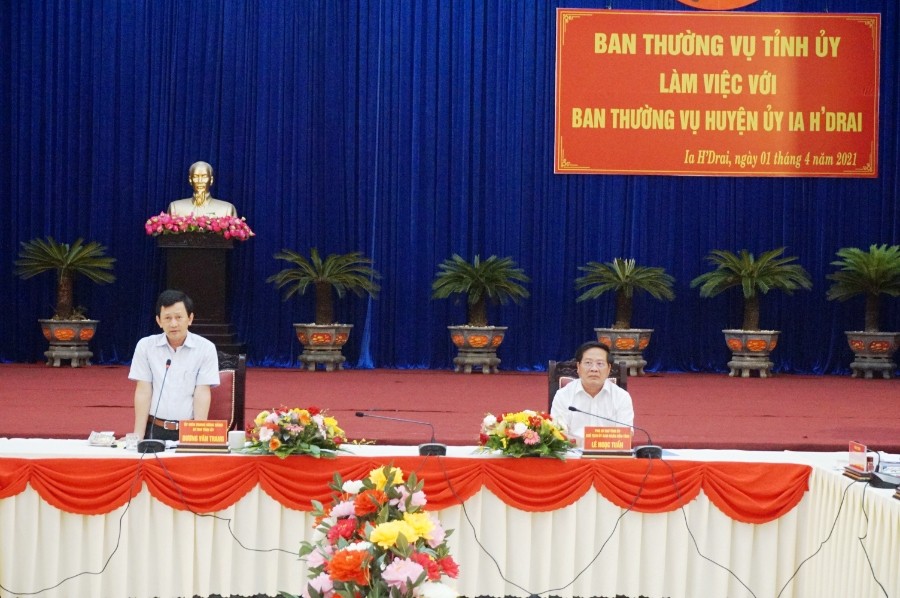 Đồng chí Bí thư Tỉnh ủy Dương Văn Trang phát biểu tại cuộc làm việc. Ảnh: TT