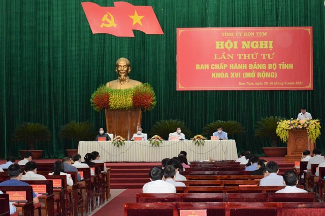 Quang cảnh Hội nghị lần thứ tư (mở rộng) Ban Chấp hành Đảng bộ tỉnh khóa XVI, nhiệm kỳ 2020-2025. (ảnh của baokontum.com.vn)