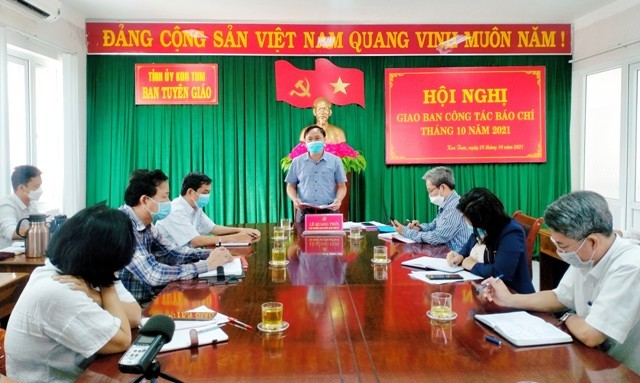 Đồng chí Lê Quang Thới - Phó trưởng Ban Tuyên giáo Tỉnh ủy phát biểu kết luận tại Hội nghị