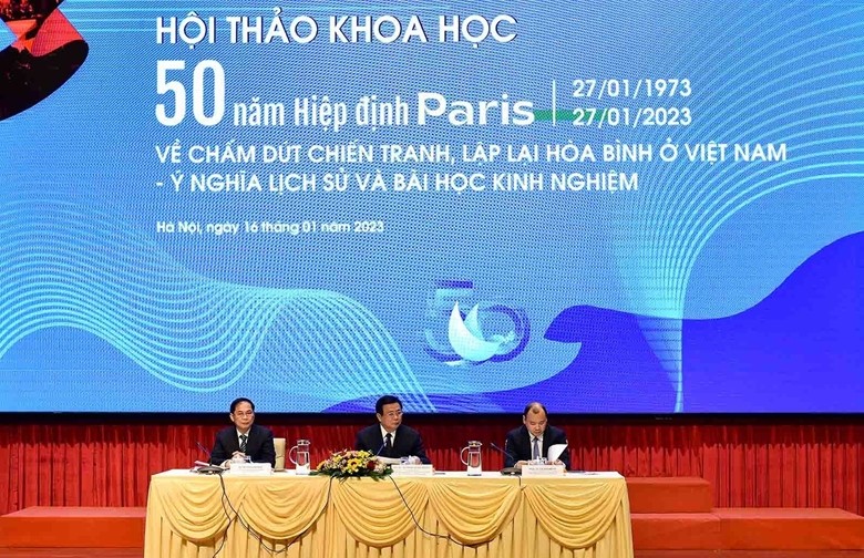 Các đồng chí: Nguyễn Xuân Thắng; Bùi Thanh Sơn; Lê Hải Bình chủ trì hội thảo.