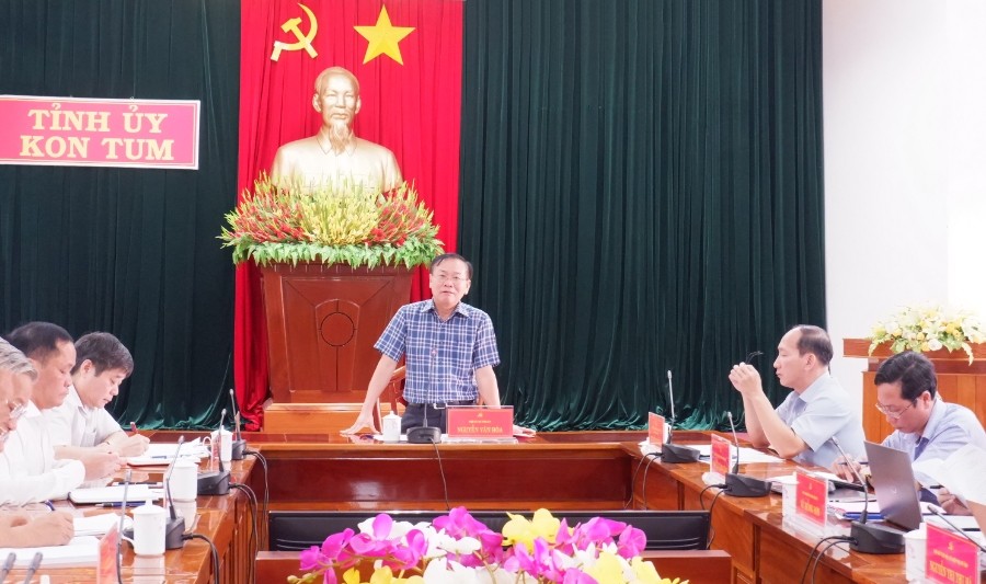Đồng chí Phó Bí thư Tỉnh ủy Nguyễn Văn Hòa phát biểu kết luận Hội nghị. Ảnh: DĐN