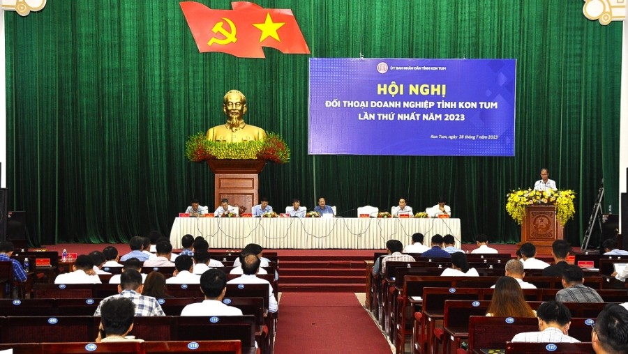 UBND tỉnh tổ chức Hội nghị đối thoại doanh nghiệp tỉnh lần thứ Nhất năm 2023. (ảnh: baokontum.com.vn)