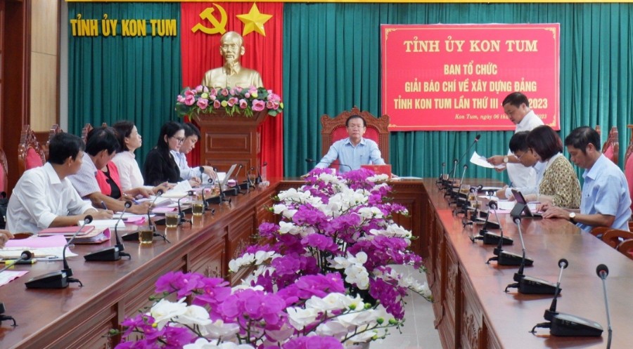 Quang cảnh buổi họp Ban tổ chức Giải báo chí về xây dựng Đảng tỉnh Kon Tum lần thứ III-năm 2023